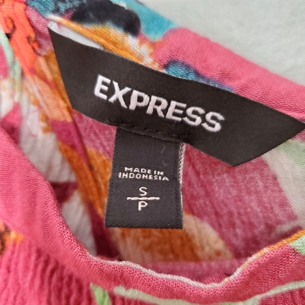 Express Red Floral Off Shoulder Key Hole Halter Top SP - Picture 8 of 10